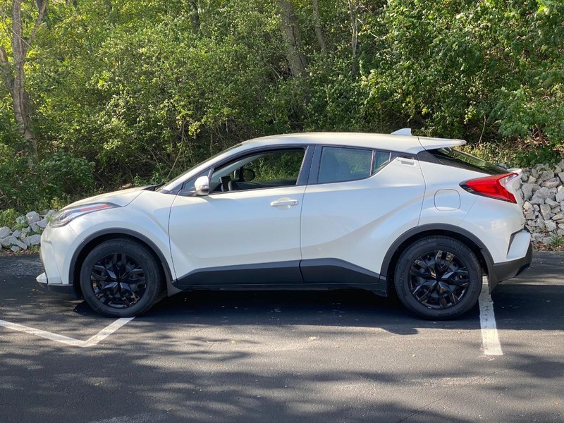 Toyota C-HR Vehicle Image 03