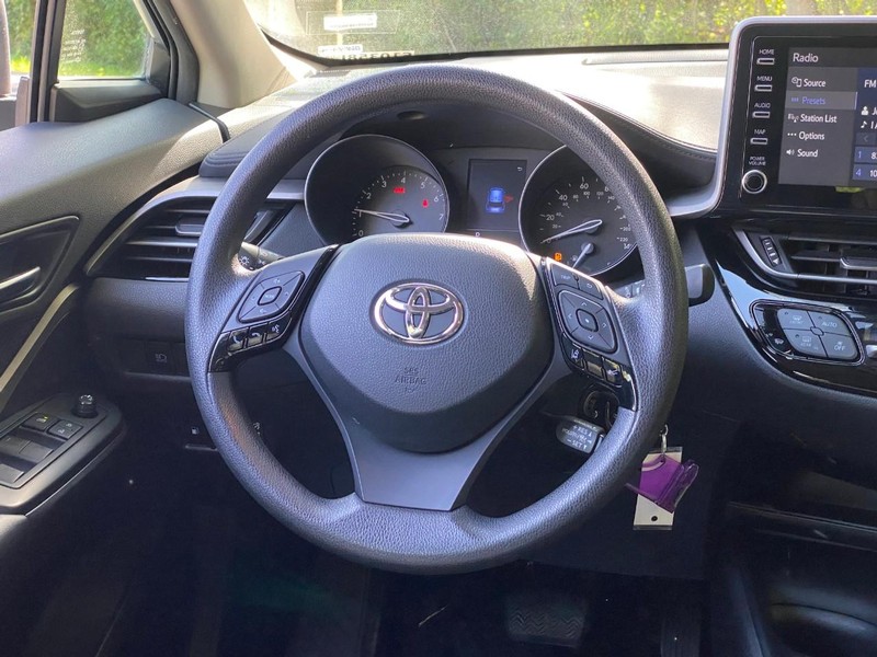 Toyota C-HR Vehicle Image 15