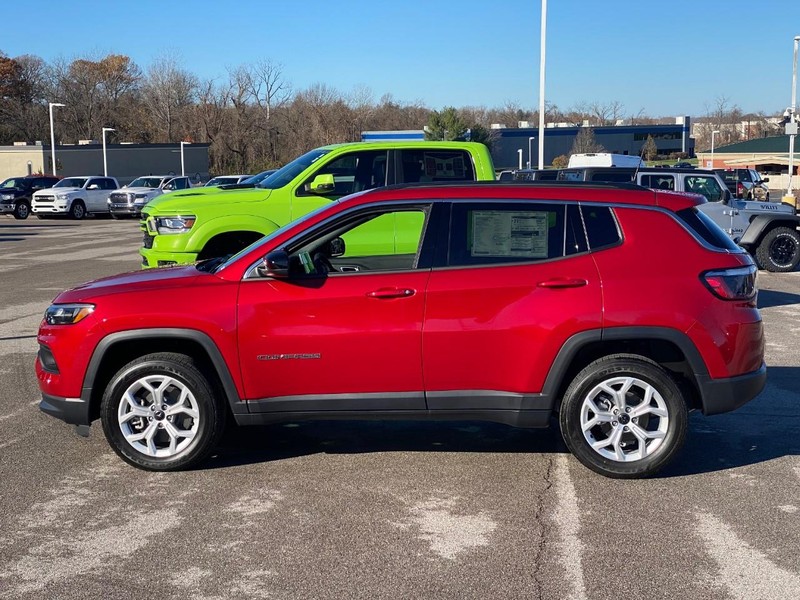 Jeep Compass Vehicle Image 03