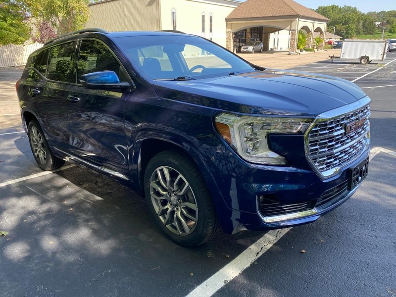 GMC Terrain Vehicle Image 12