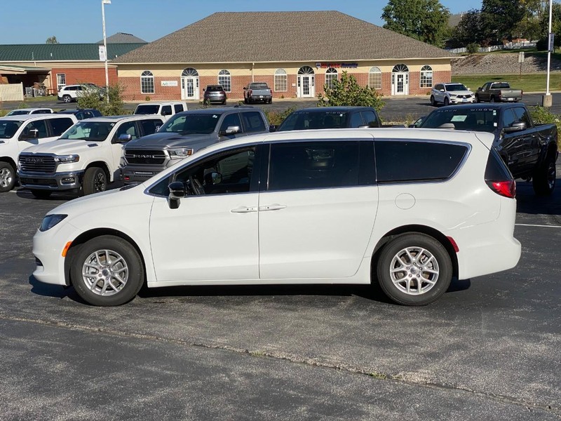 Chrysler Voyager Vehicle Image 03