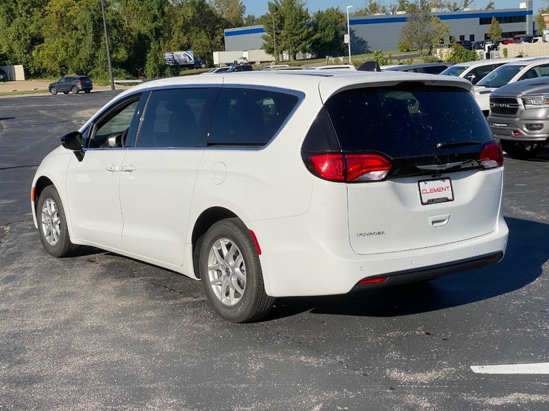 Chrysler Voyager Vehicle Image 04