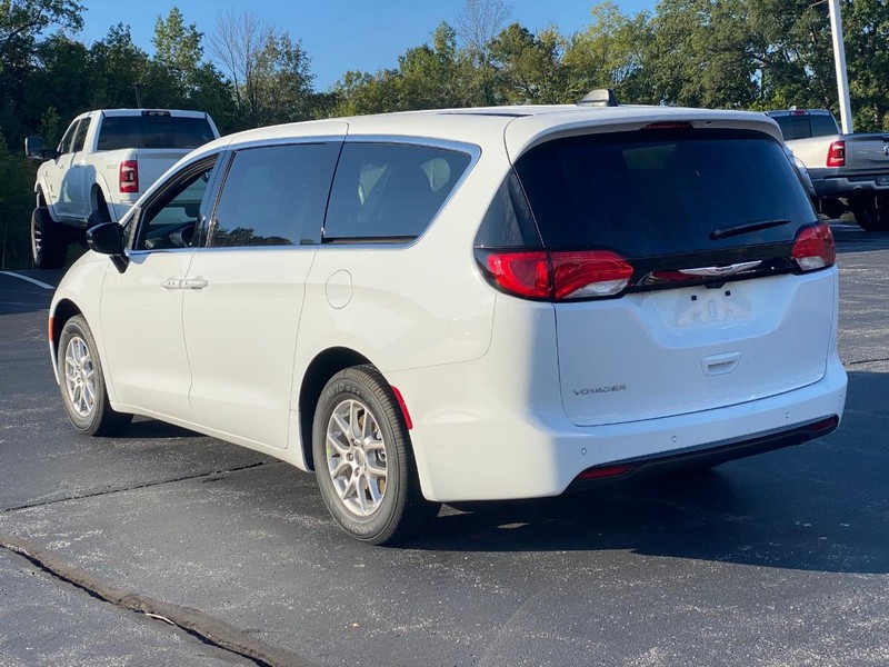 Chrysler Voyager Vehicle Image 04