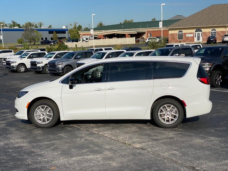 Chrysler Voyager Vehicle Image 03