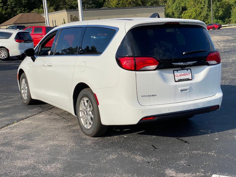 Chrysler Voyager Vehicle Image 04