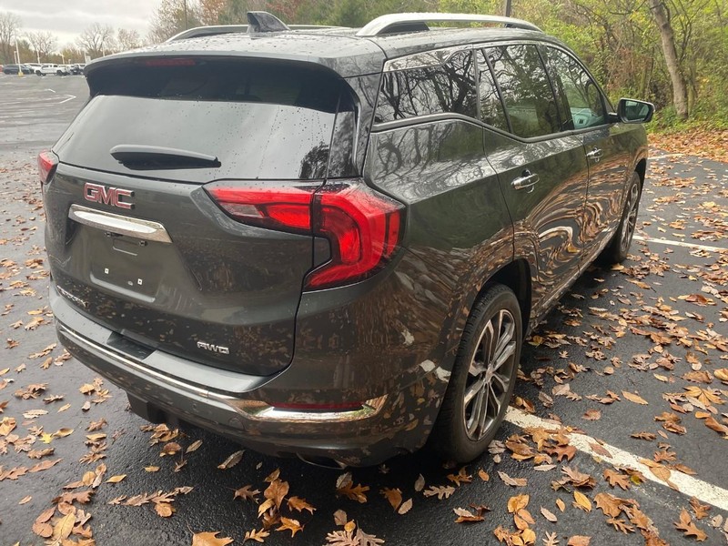 GMC Terrain Vehicle Image 11