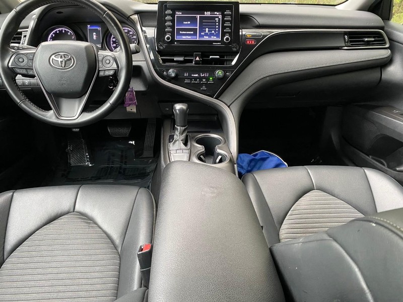 Toyota Camry Vehicle Image 14