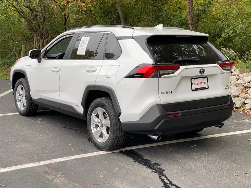 Toyota RAV4 Hybrid Vehicle Image 04