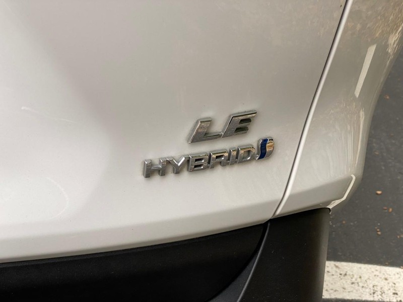 Toyota RAV4 Hybrid Vehicle Image 08