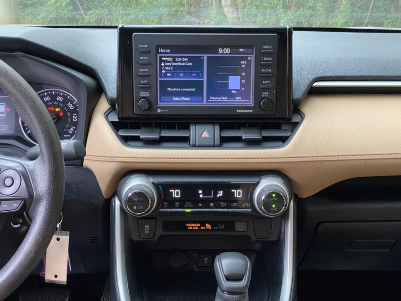 Toyota RAV4 Hybrid Vehicle Image 18