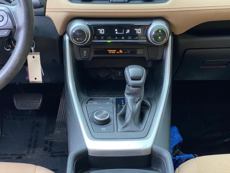 Toyota RAV4 Hybrid Vehicle Image 19