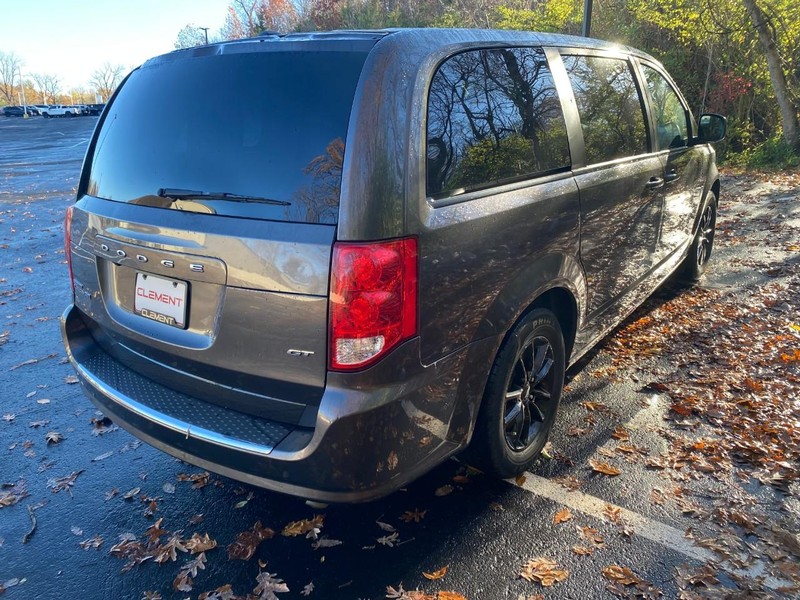 Dodge Grand Caravan Vehicle Image 11