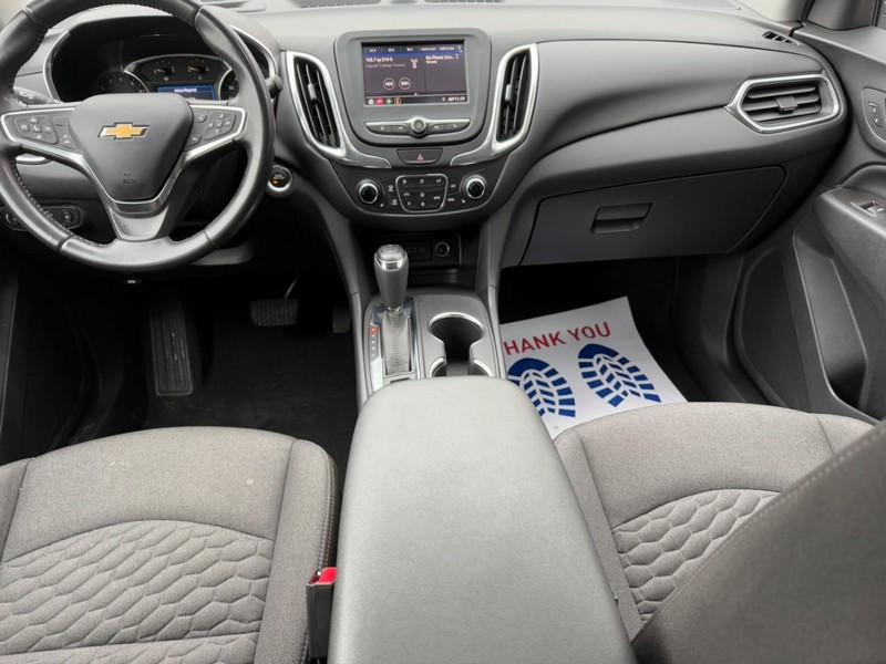 Chevrolet Equinox Vehicle Image 16