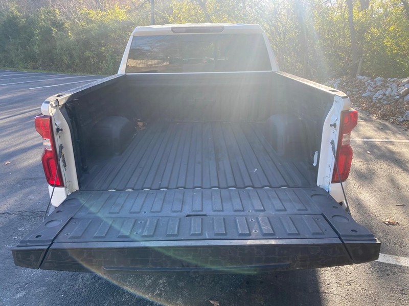 Chevrolet Silverado 1500 LTD Vehicle Image 09