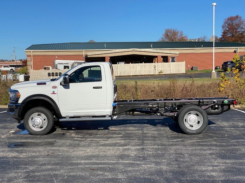 Ram 5500 Chassis Cab Vehicle Image 03