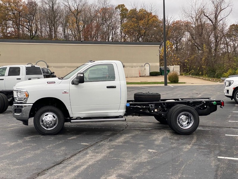 Ram 3500 Chassis Cab Vehicle Image 03