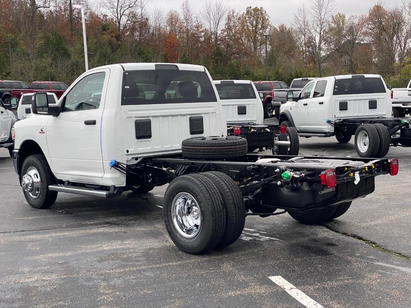 Ram 3500 Chassis Cab Vehicle Image 04