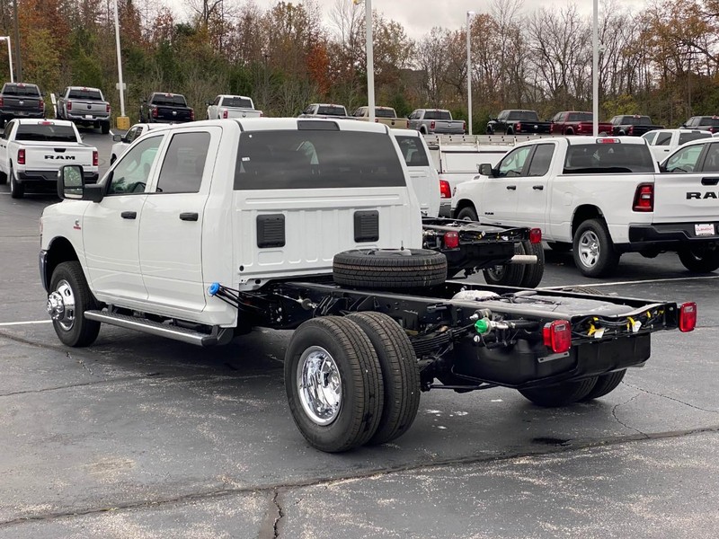 Ram 3500 Chassis Cab Vehicle Image 04