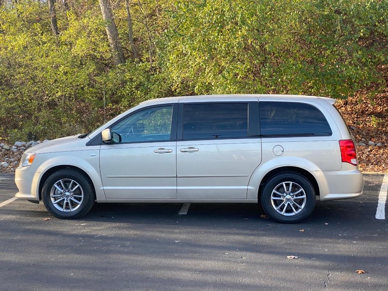 Dodge Grand Caravan Vehicle Image 03