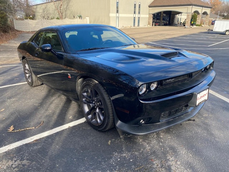 Dodge Challenger Vehicle Image 11