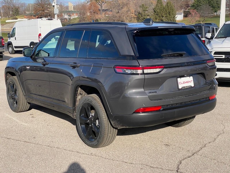 Jeep Grand Cherokee Vehicle Image 04