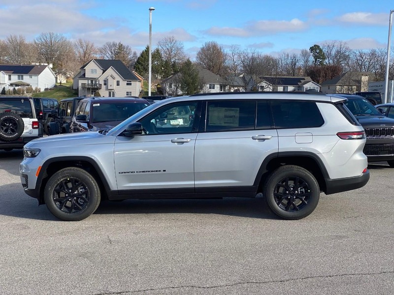 Jeep Grand Cherokee L Vehicle Image 03