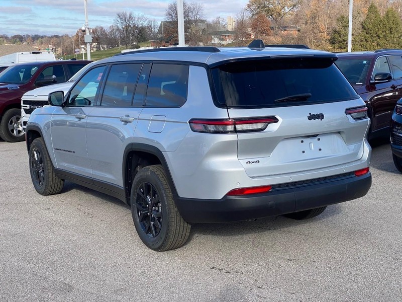 Jeep Grand Cherokee L Vehicle Image 04