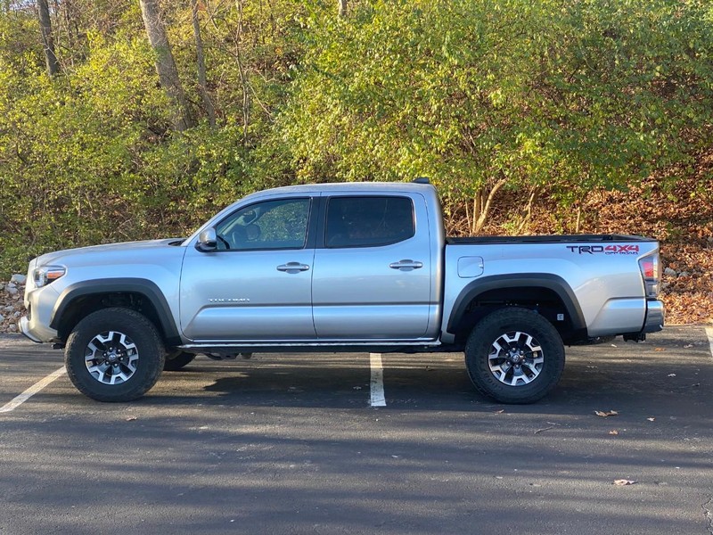 Toyota Tacoma 4WD Vehicle Image 03