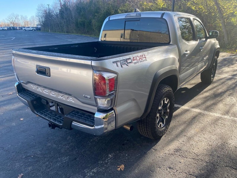 Toyota Tacoma 4WD Vehicle Image 12