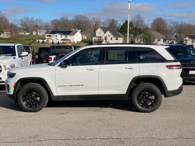 Jeep Grand Cherokee Vehicle Image 03