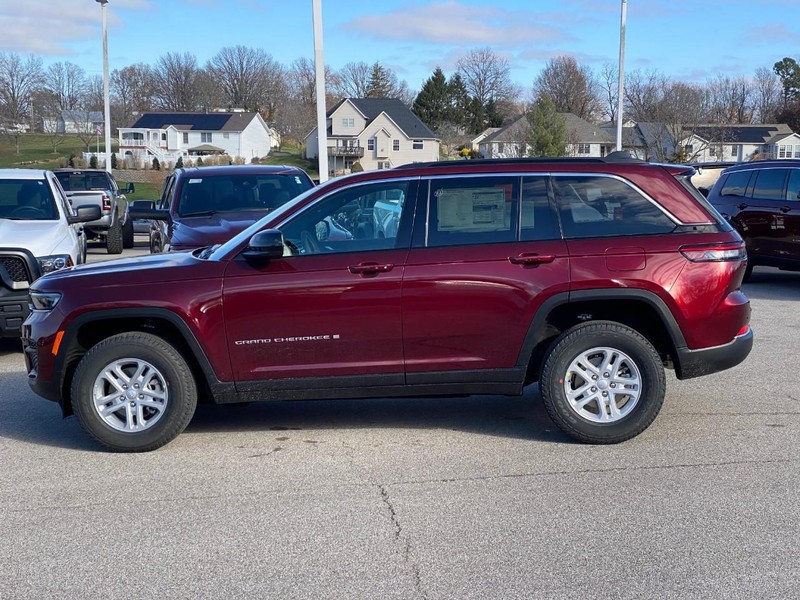 Jeep Grand Cherokee Vehicle Image 03