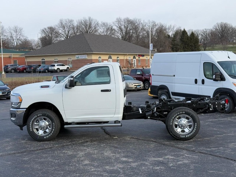 Ram 3500 Vehicle Image 03