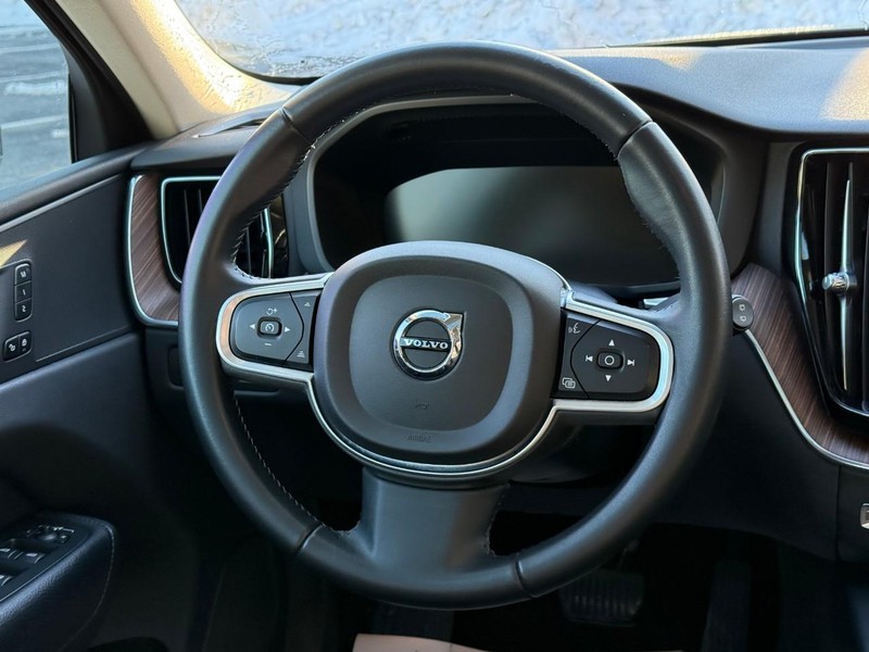 Volvo XC60 Vehicle Image 17