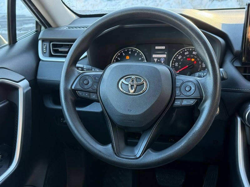 Toyota RAV4 Vehicle Image 16