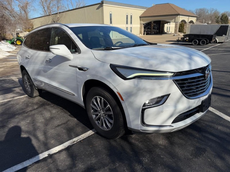 Buick Enclave Vehicle Image 11