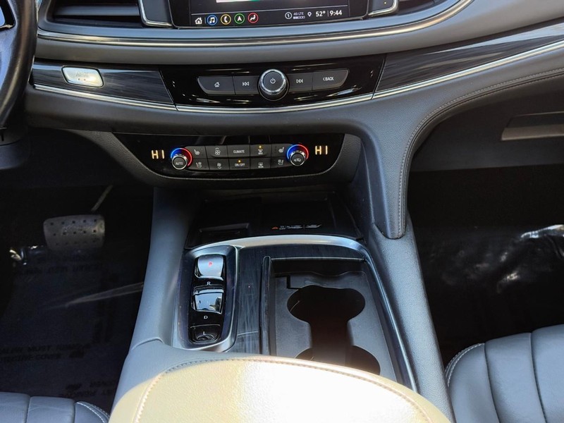 Buick Enclave Vehicle Image 18