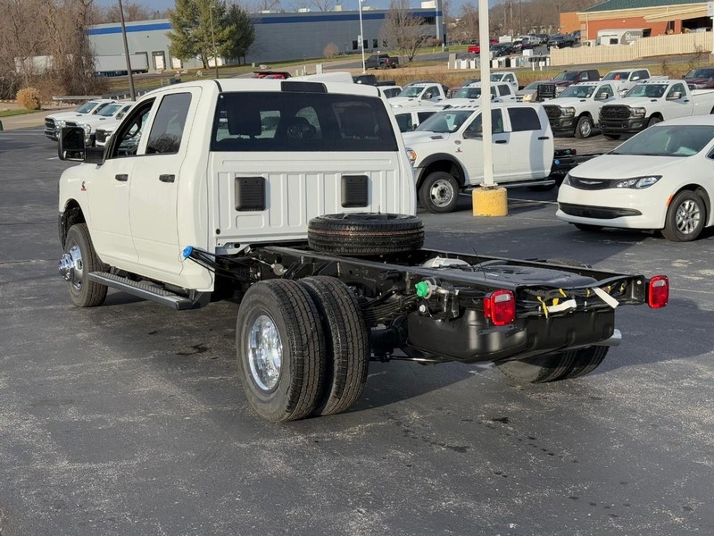 Ram 3500 Chassis Cab Vehicle Image 04