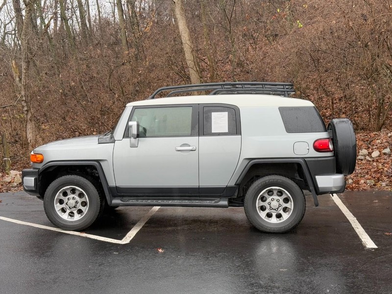 Toyota FJ Cruiser Vehicle Image 03