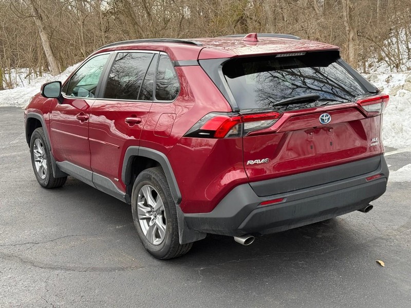 Toyota RAV4 Hybrid Vehicle Image 04