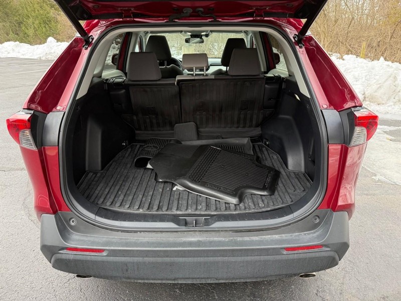 Toyota RAV4 Hybrid Vehicle Image 09