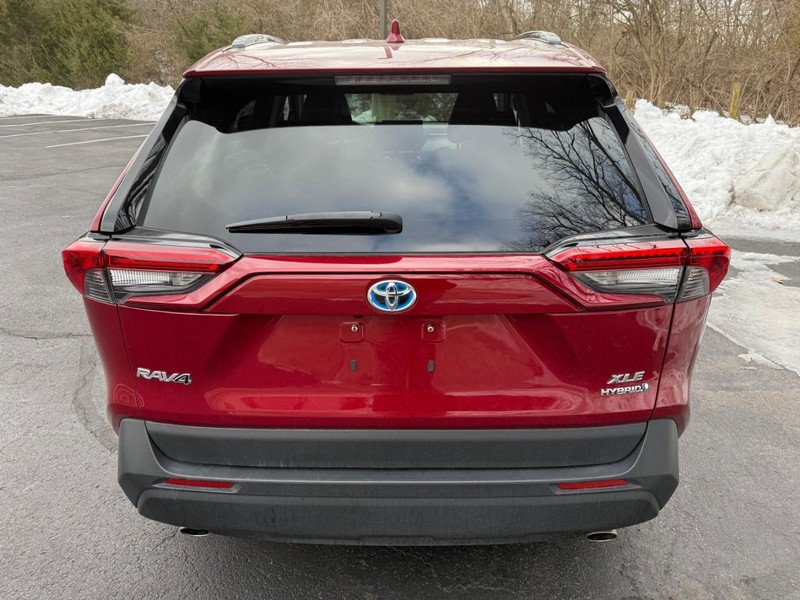 Toyota RAV4 Hybrid Vehicle Image 11