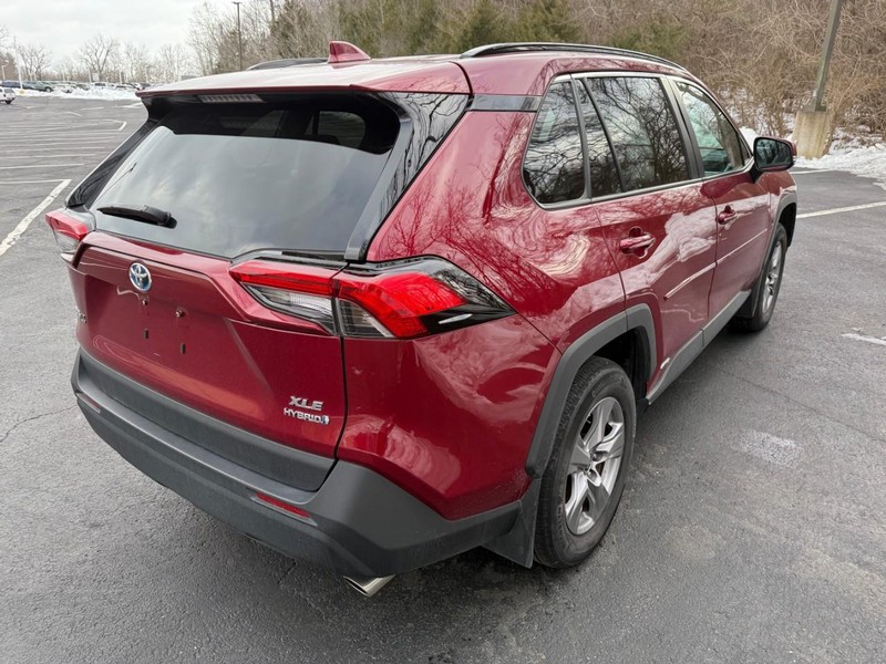 Toyota RAV4 Hybrid Vehicle Image 12