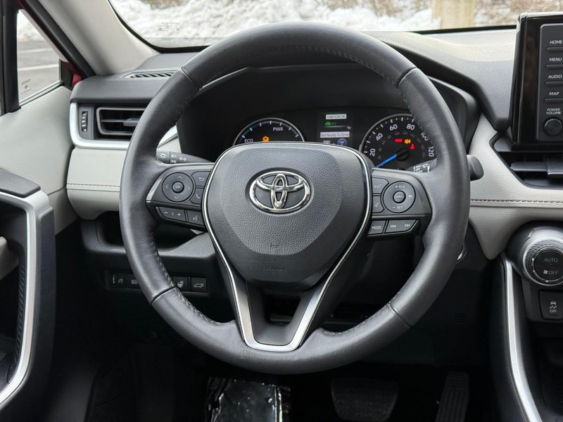 Toyota RAV4 Hybrid Vehicle Image 17