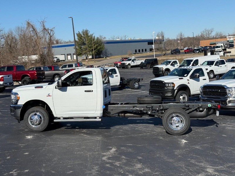 Ram 3500 Chassis Cab Vehicle Image 03