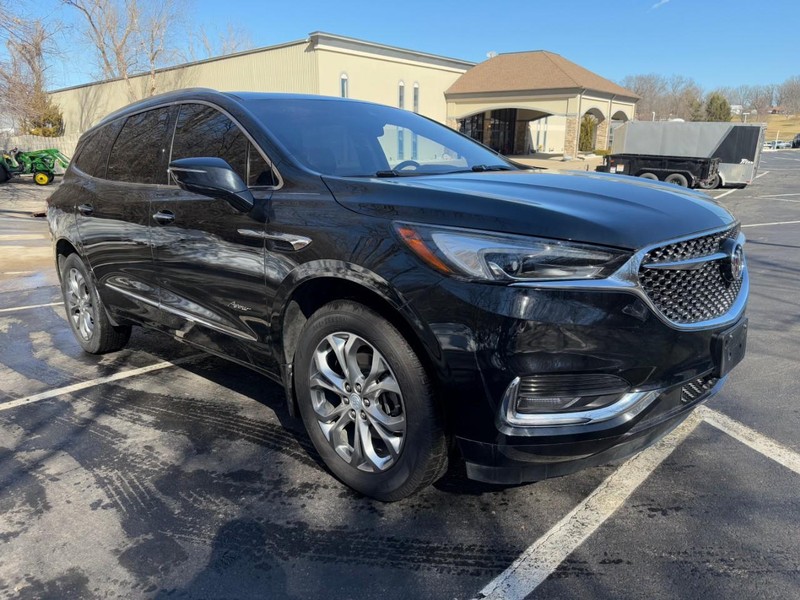 Buick Enclave Vehicle Image 11