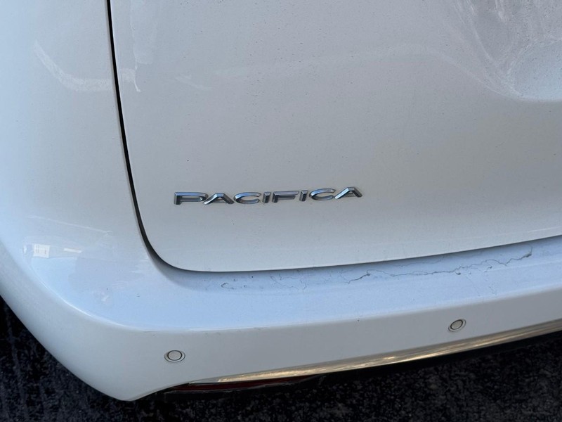 Chrysler Pacifica Vehicle Image 07