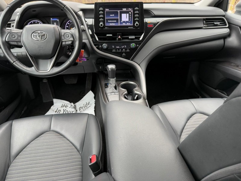 Toyota Camry Vehicle Image 14