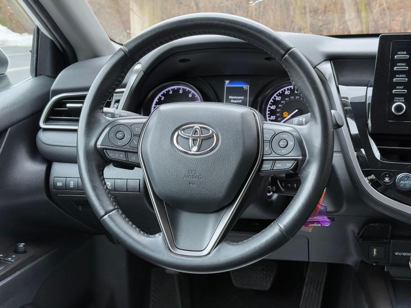 Toyota Camry Vehicle Image 15