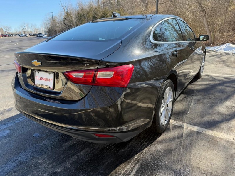 Chevrolet Malibu Vehicle Image 11