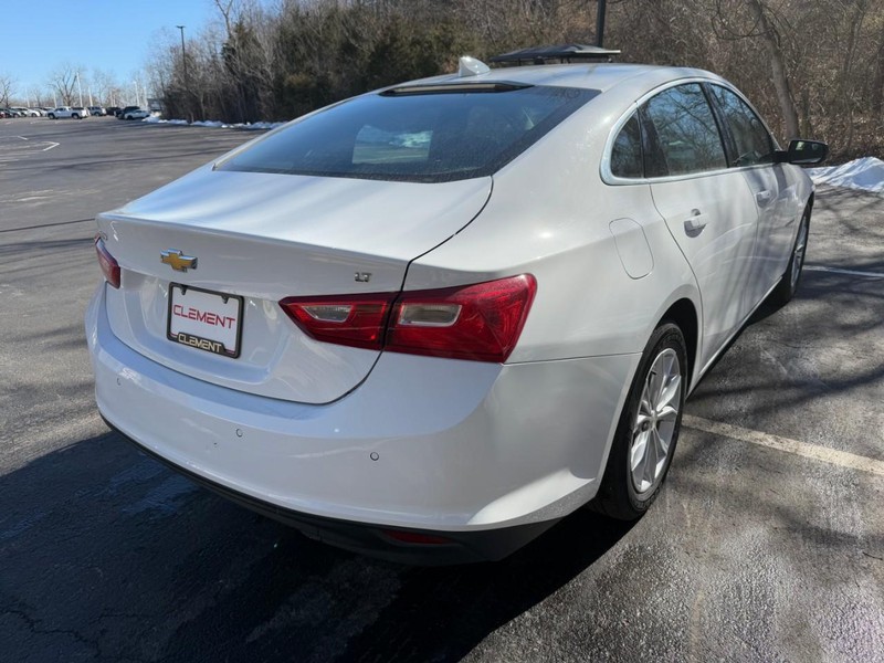 Chevrolet Malibu Vehicle Image 09